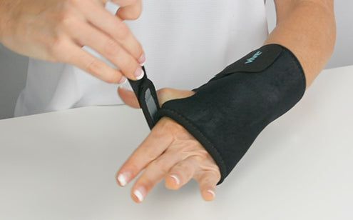 Fastening wrist brace