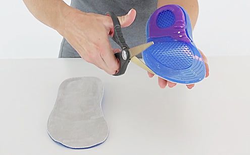 Trimming full length gel insoles using scissors